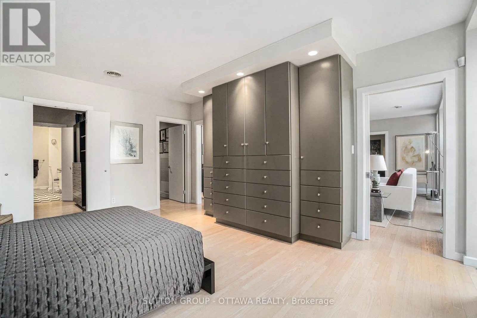 202 - 287 MACLAREN STREET
