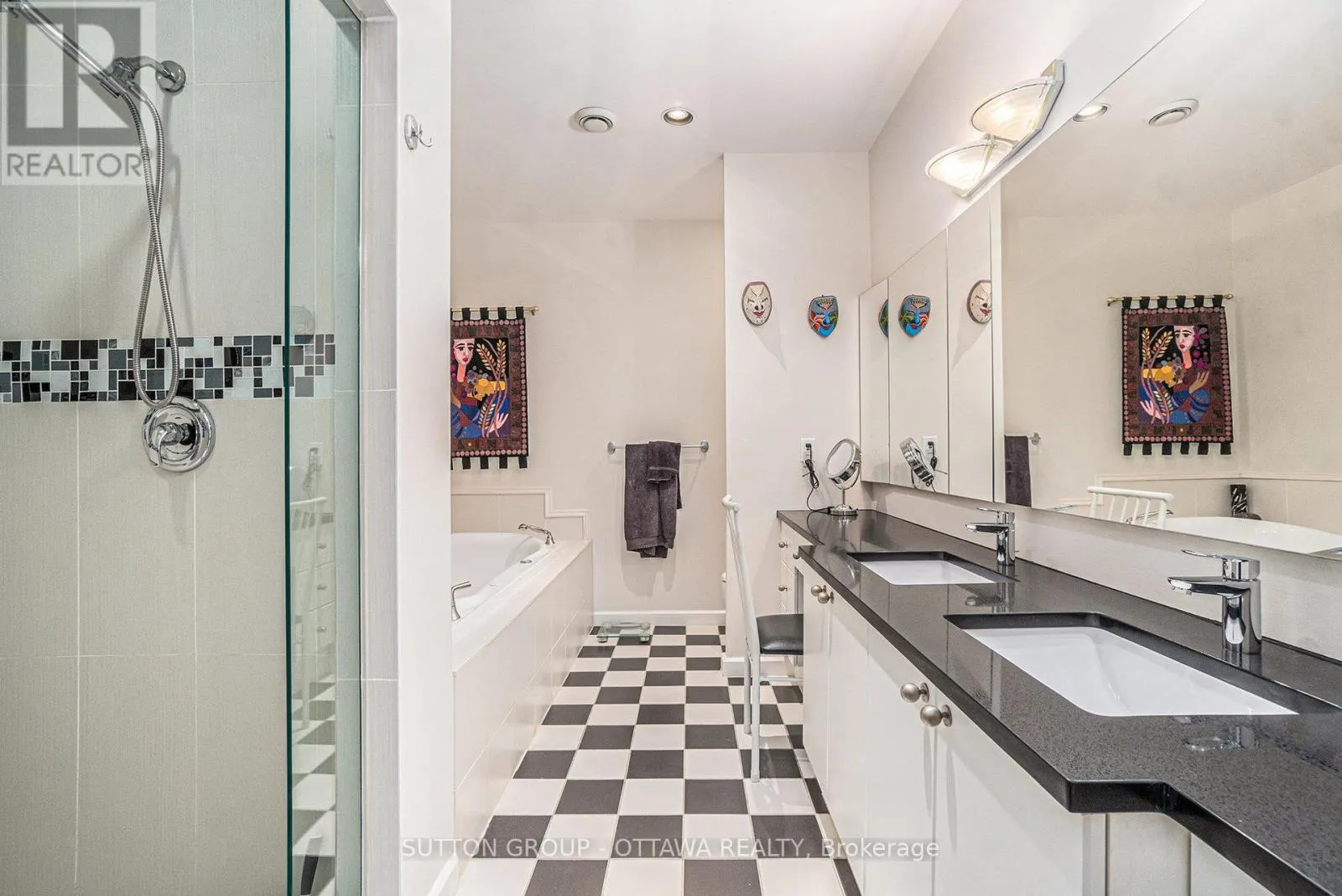 202 - 287 MACLAREN STREET