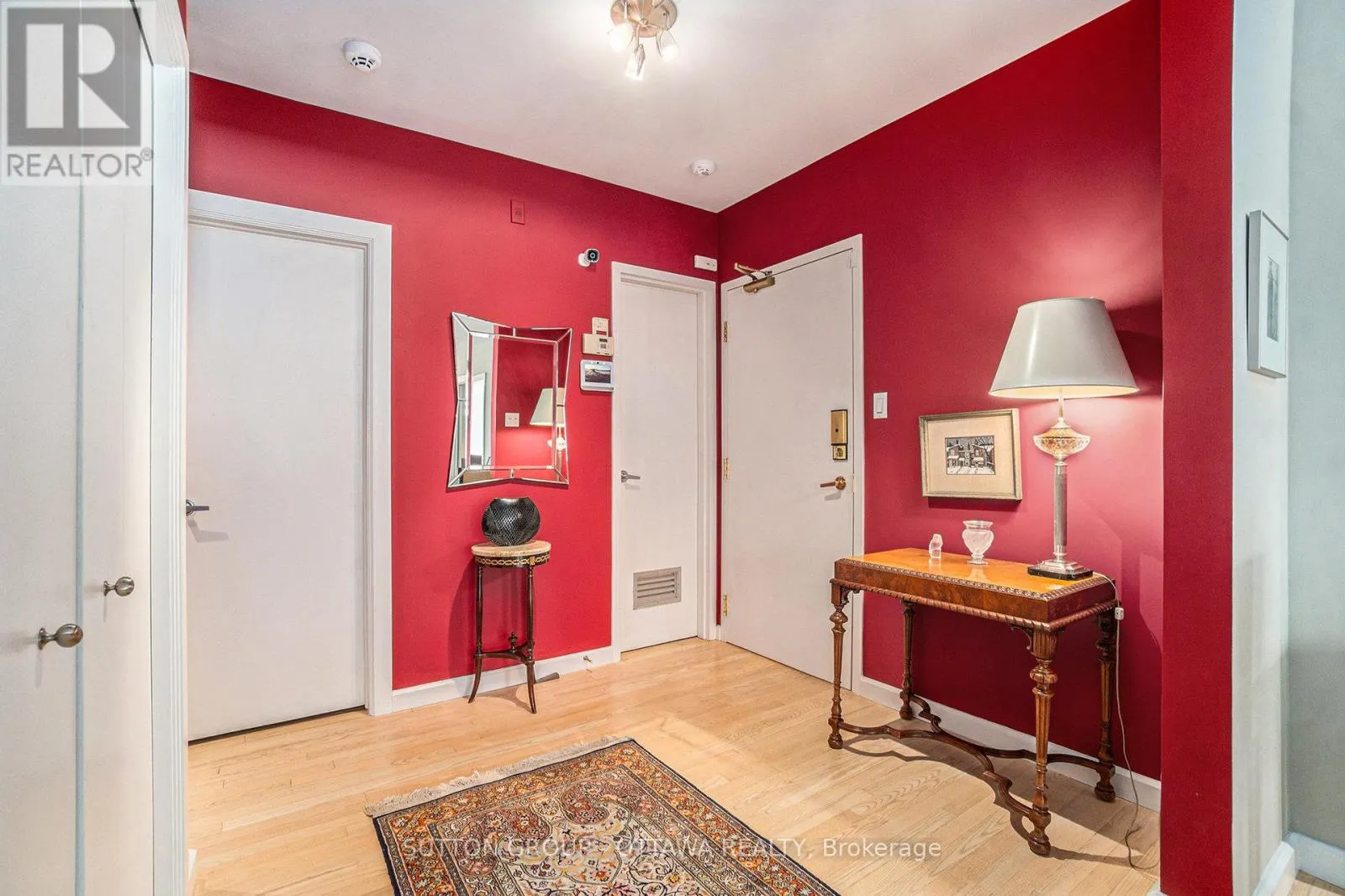 202 - 287 MACLAREN STREET