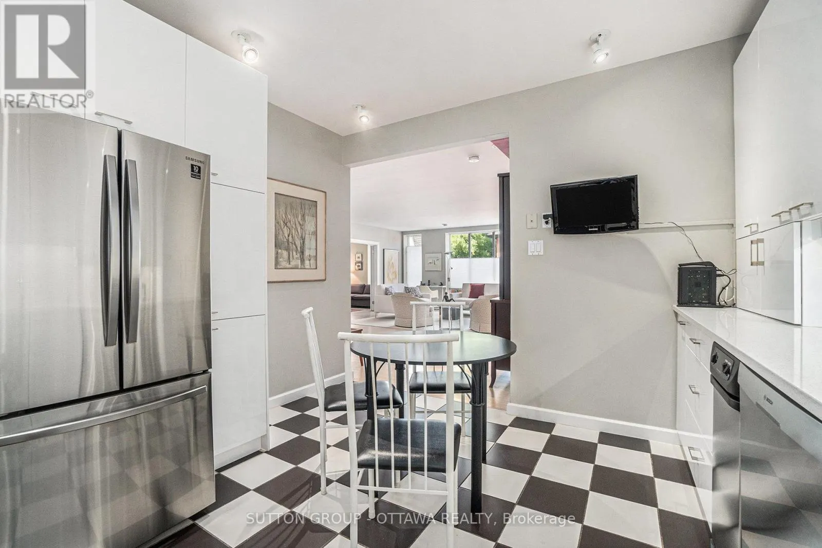 202 - 287 MACLAREN STREET