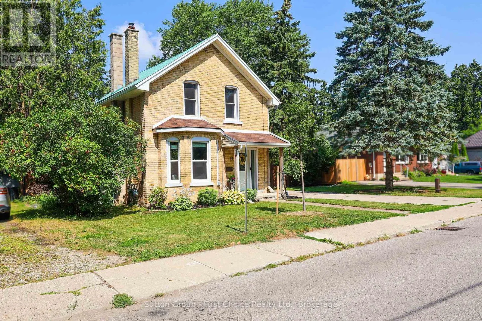 64 DUFFERIN STREET