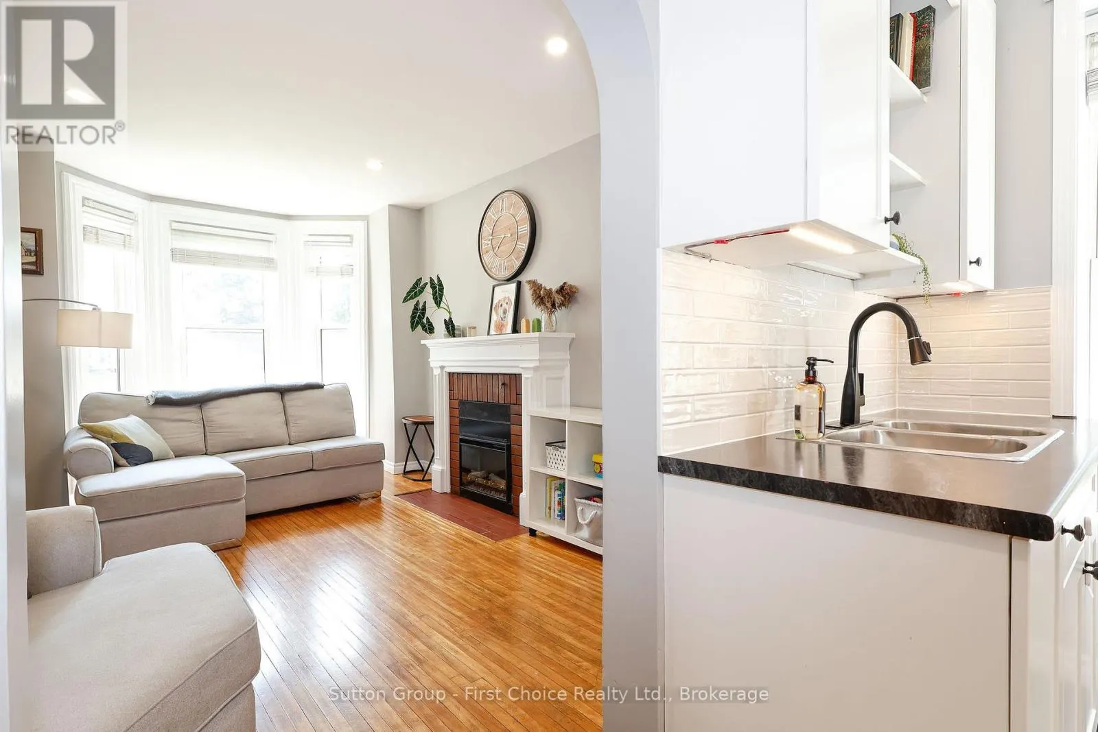 64 DUFFERIN STREET