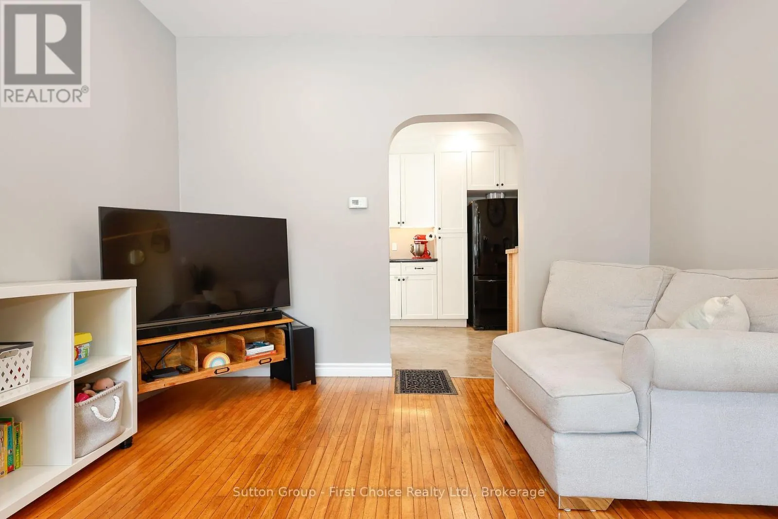 64 DUFFERIN STREET