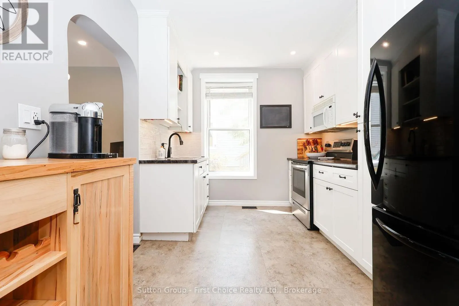 64 DUFFERIN STREET