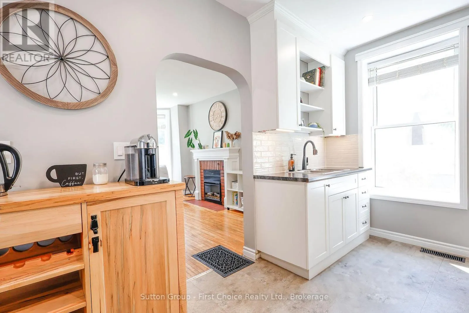 64 DUFFERIN STREET