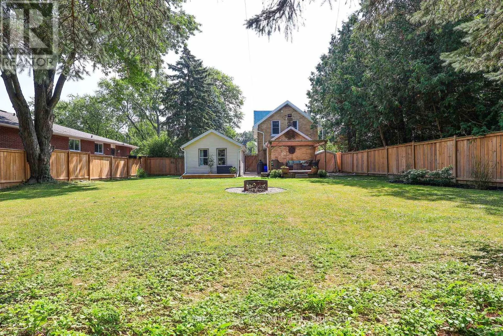 64 DUFFERIN STREET