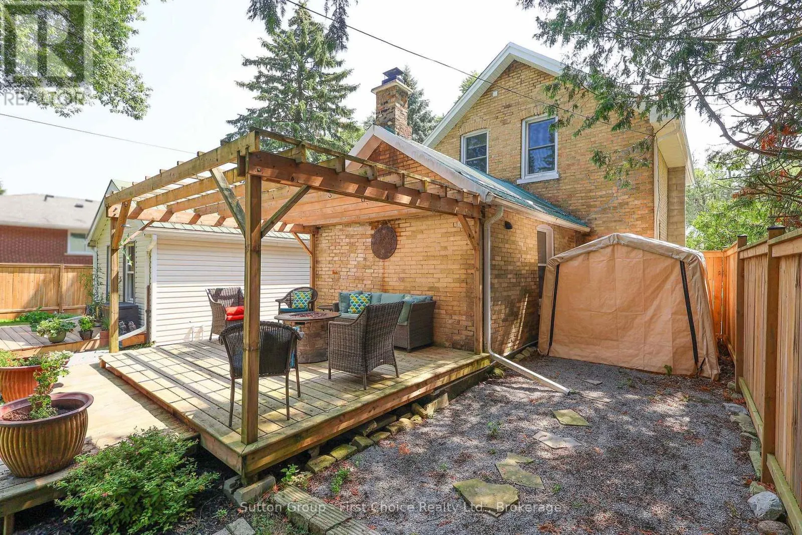 64 DUFFERIN STREET