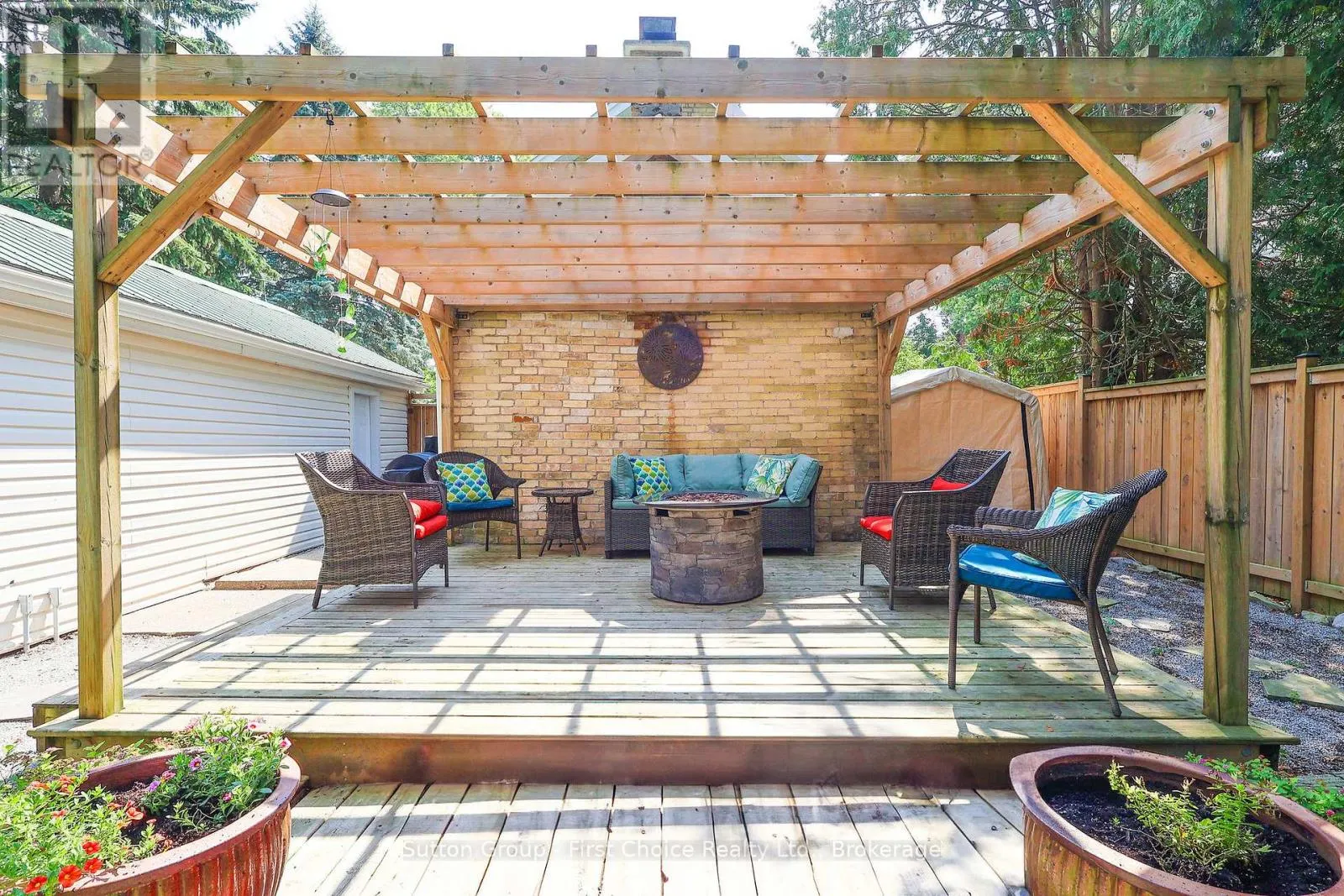 64 DUFFERIN STREET