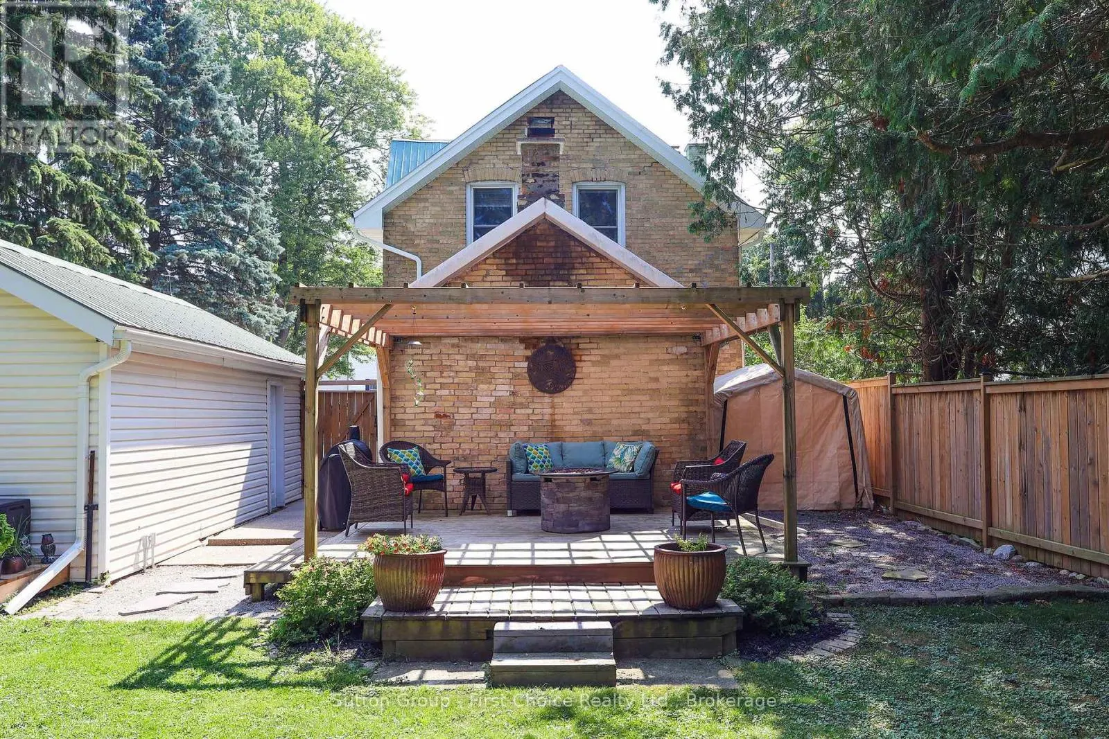 64 DUFFERIN STREET