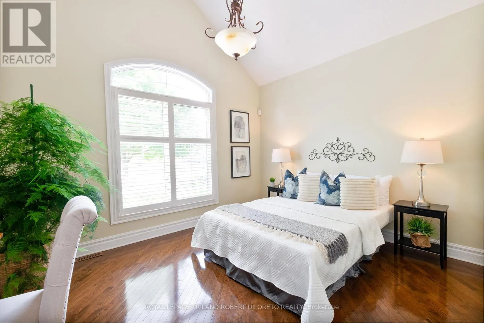 27 HOEFNAGELS CRESCENT