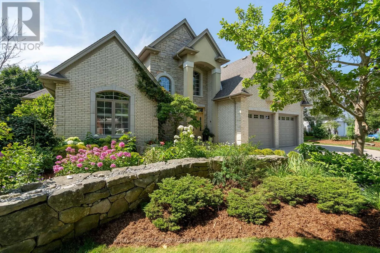 27 HOEFNAGELS CRESCENT