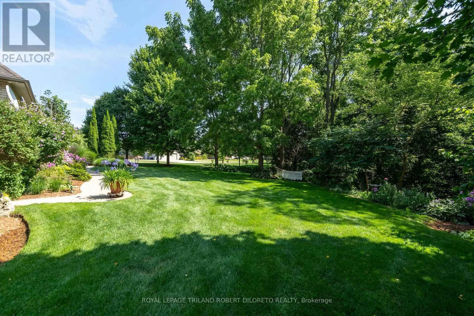 27 HOEFNAGELS CRESCENT