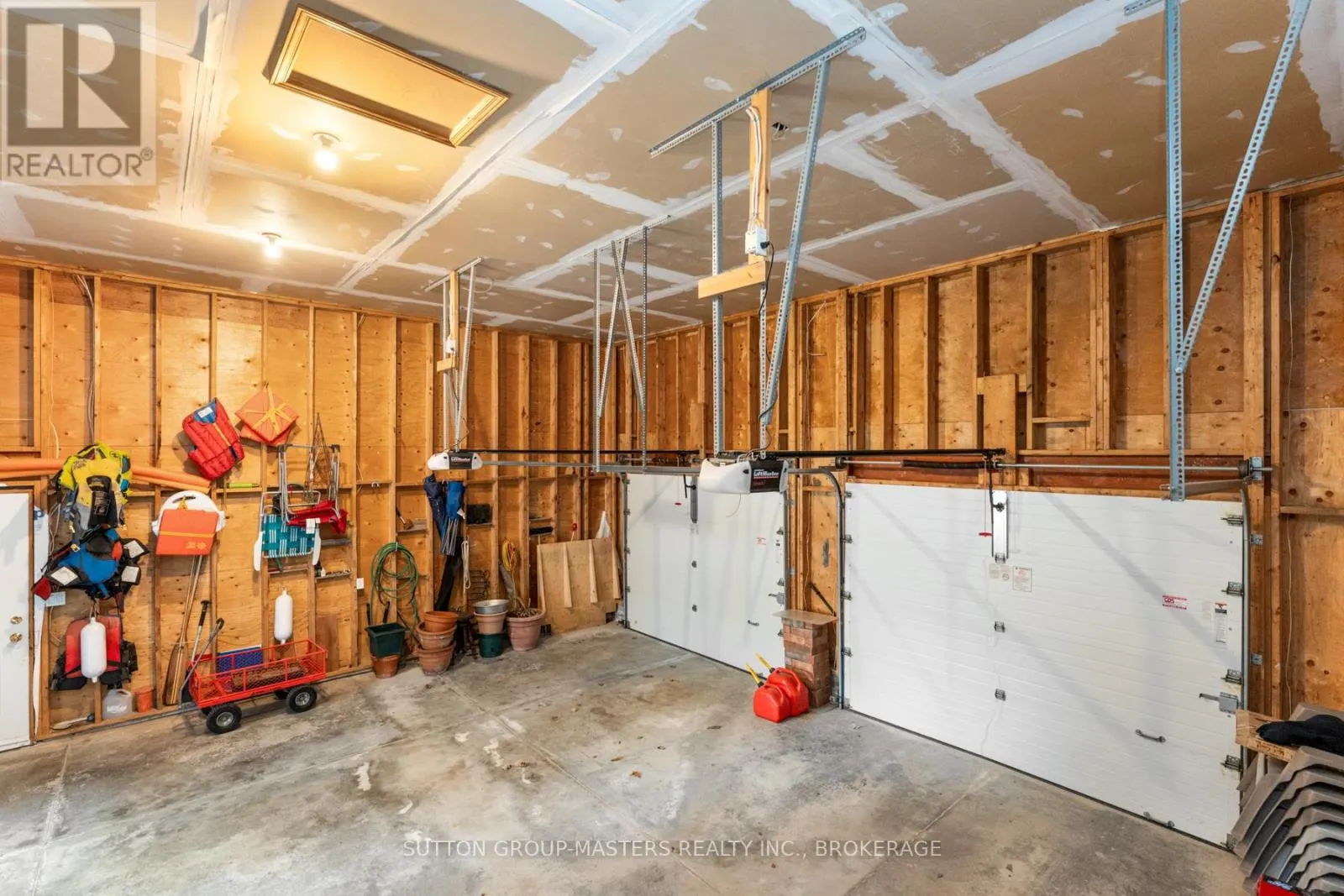 1023 BIG BEN LANE