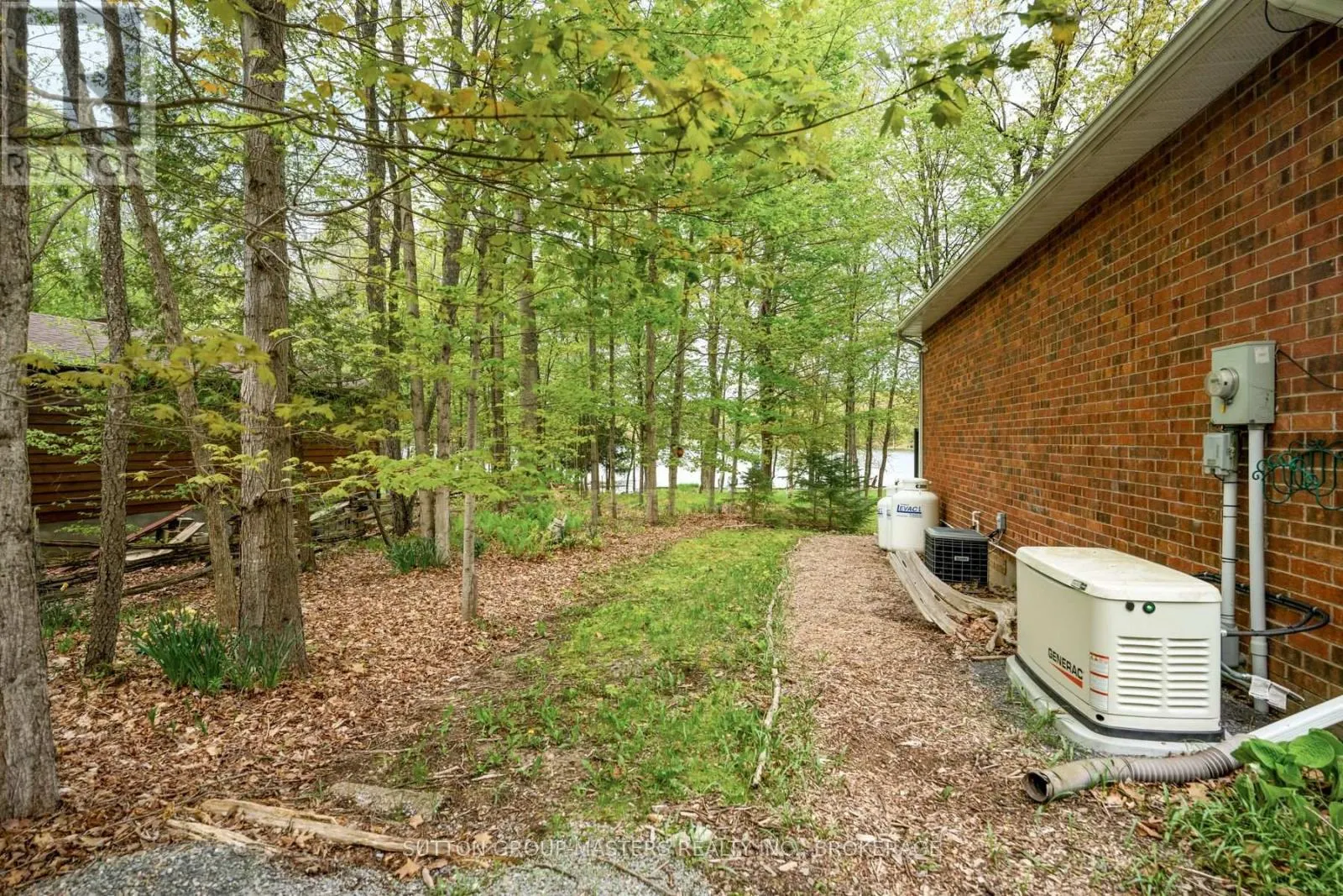 1023 BIG BEN LANE