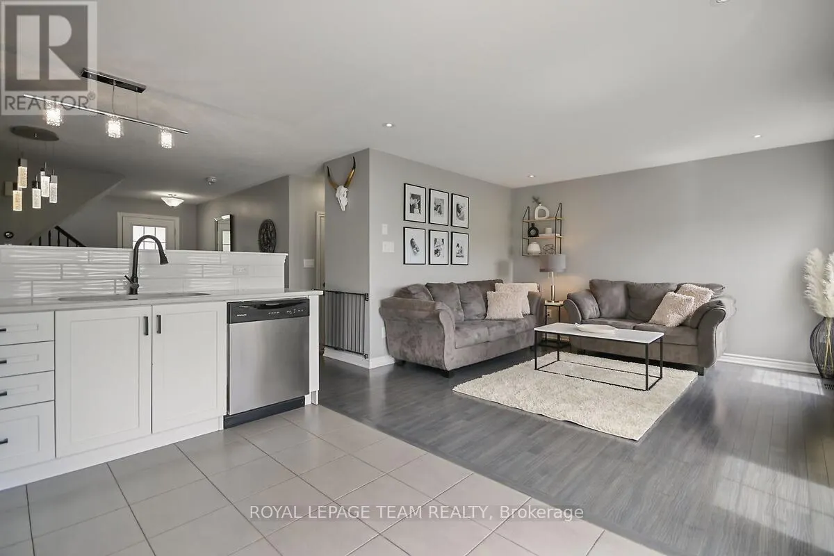 340 ASTELIA CRESCENT