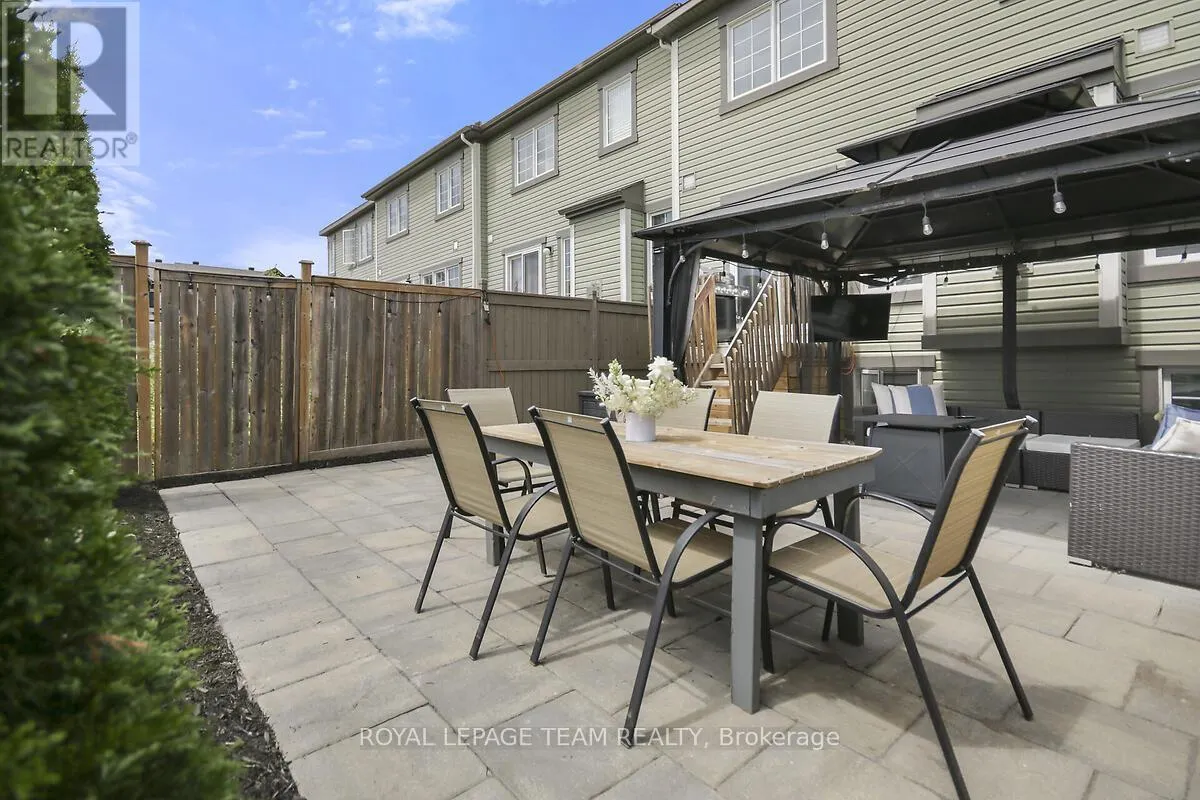 340 ASTELIA CRESCENT