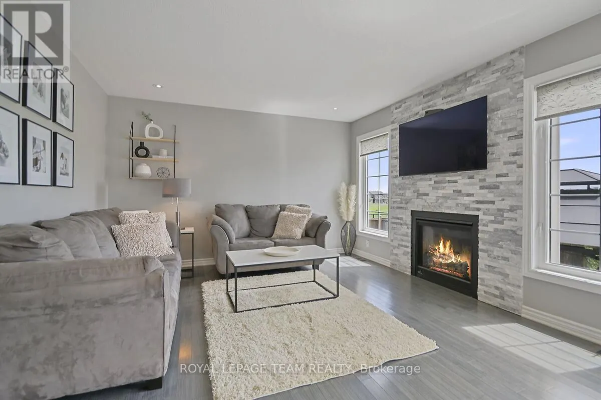 340 ASTELIA CRESCENT