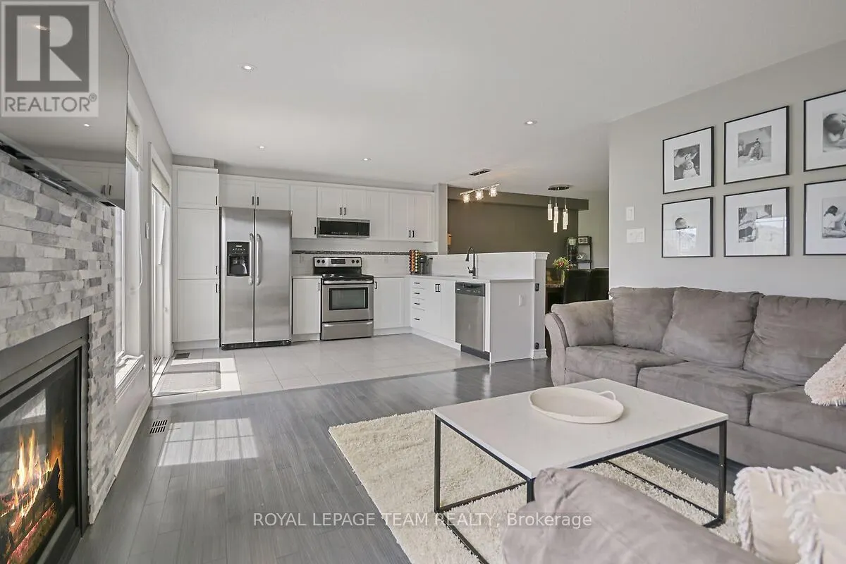 340 ASTELIA CRESCENT