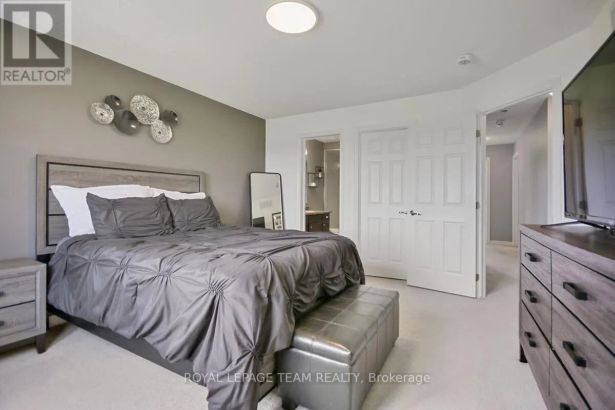340 ASTELIA CRESCENT