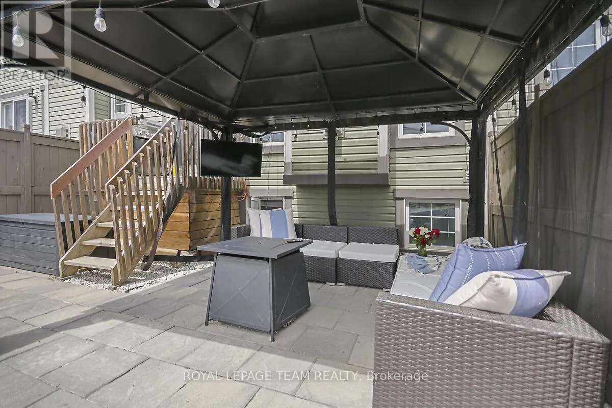 340 ASTELIA CRESCENT