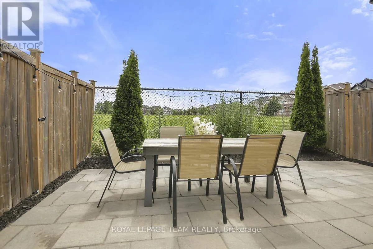 340 ASTELIA CRESCENT