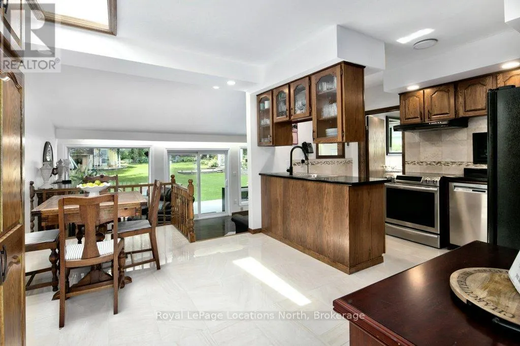25 EDWIN STREET W