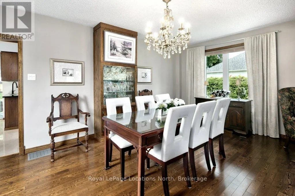 25 EDWIN STREET W