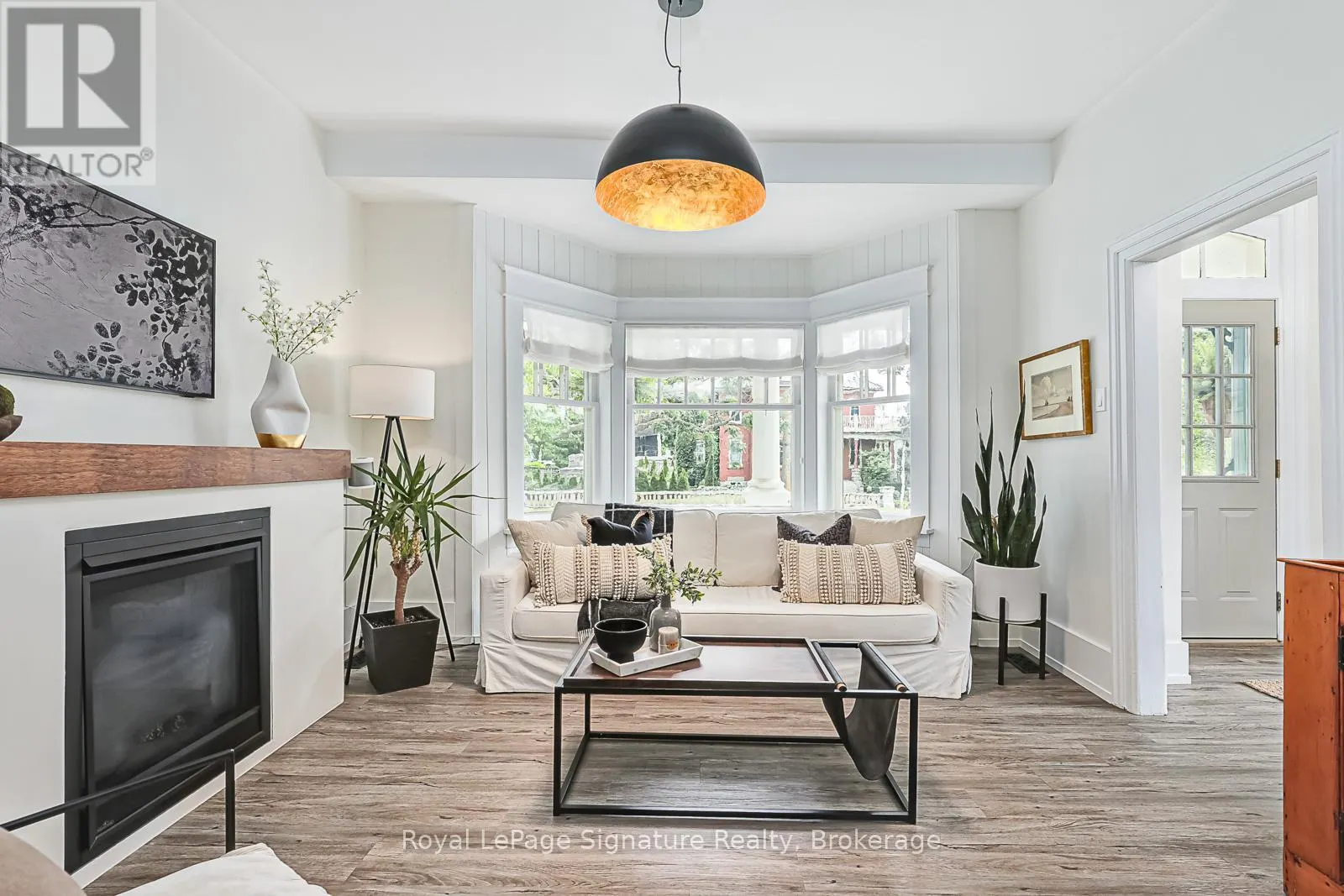 9 ALFRED STREET W