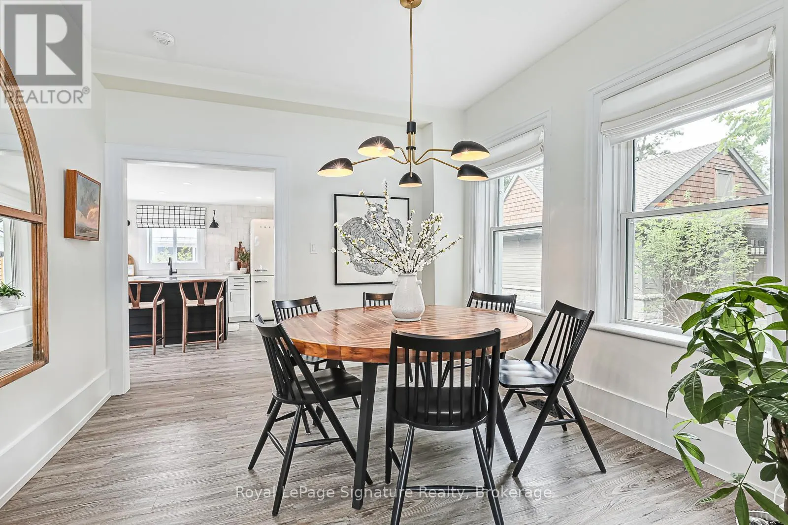 9 ALFRED STREET W