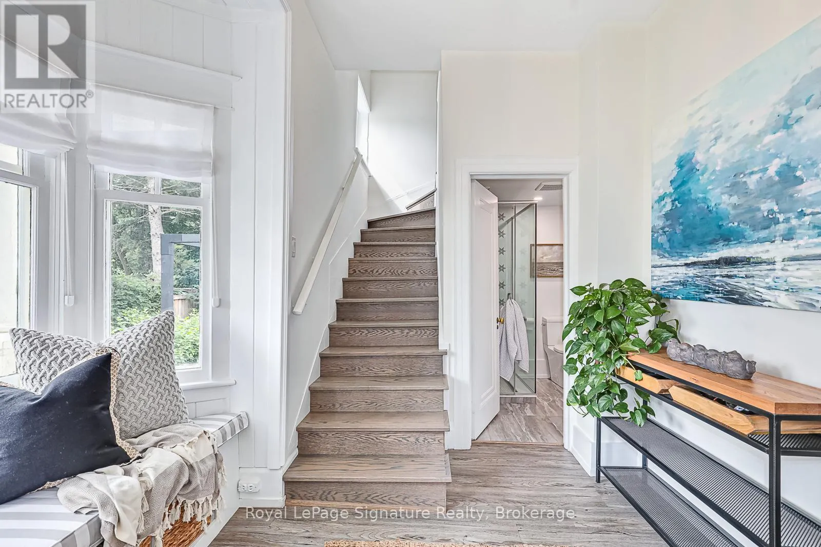 9 ALFRED STREET W
