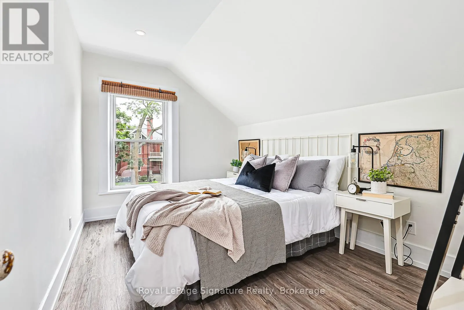 9 ALFRED STREET W