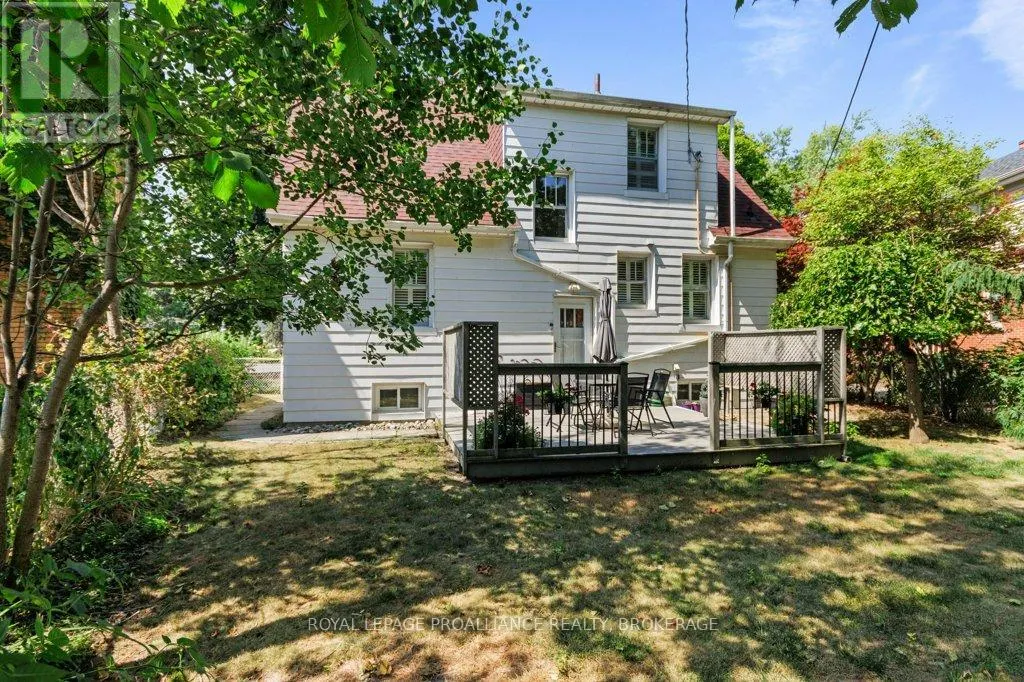 207 COLLEGE STREET