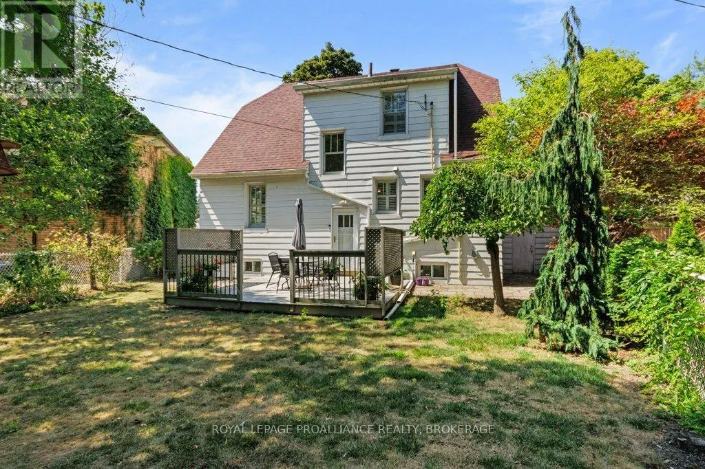 207 COLLEGE STREET