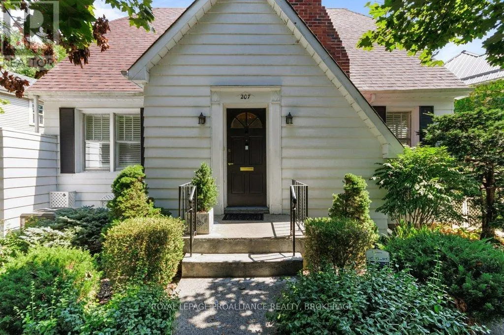 207 COLLEGE STREET