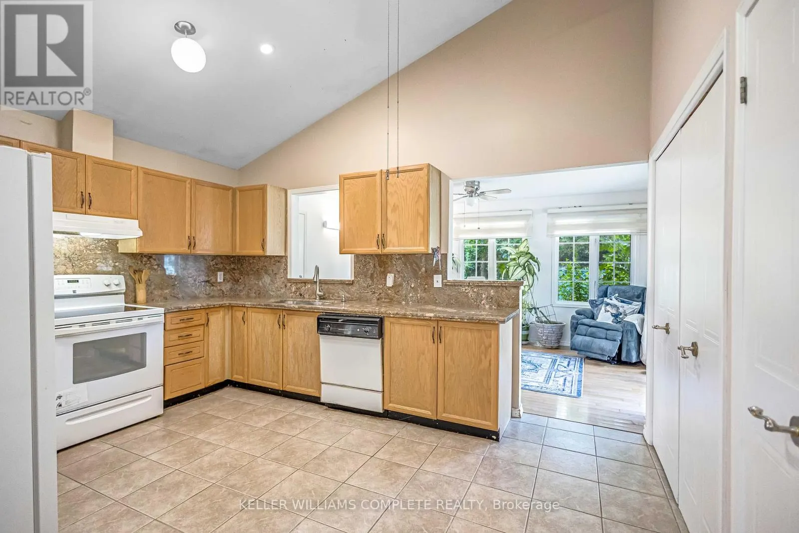 375 SILVERBIRCH BOULEVARD