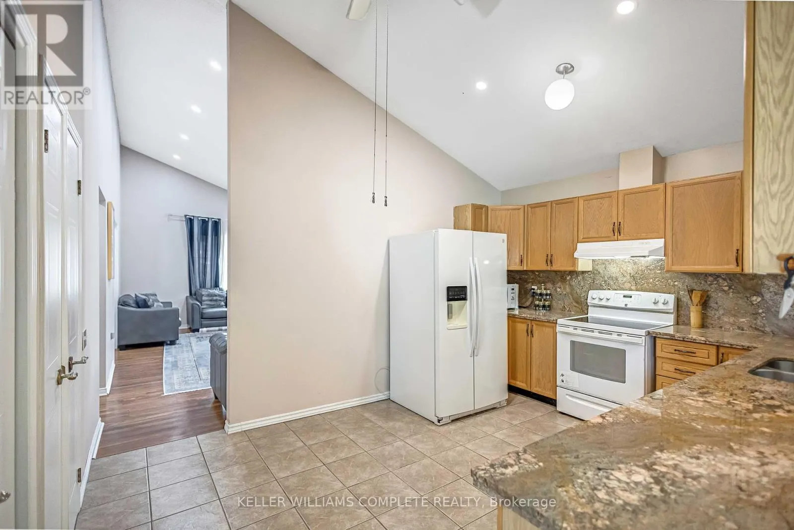 375 SILVERBIRCH BOULEVARD