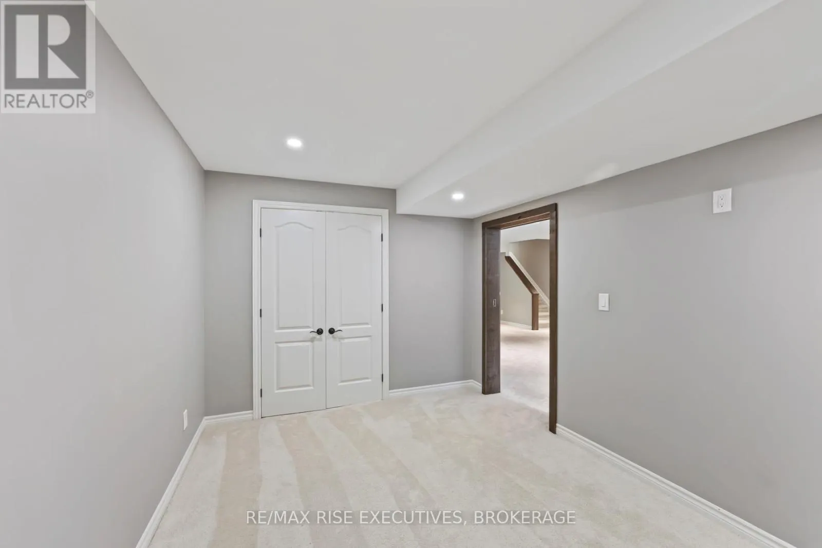 648 HALLOWAY DRIVE