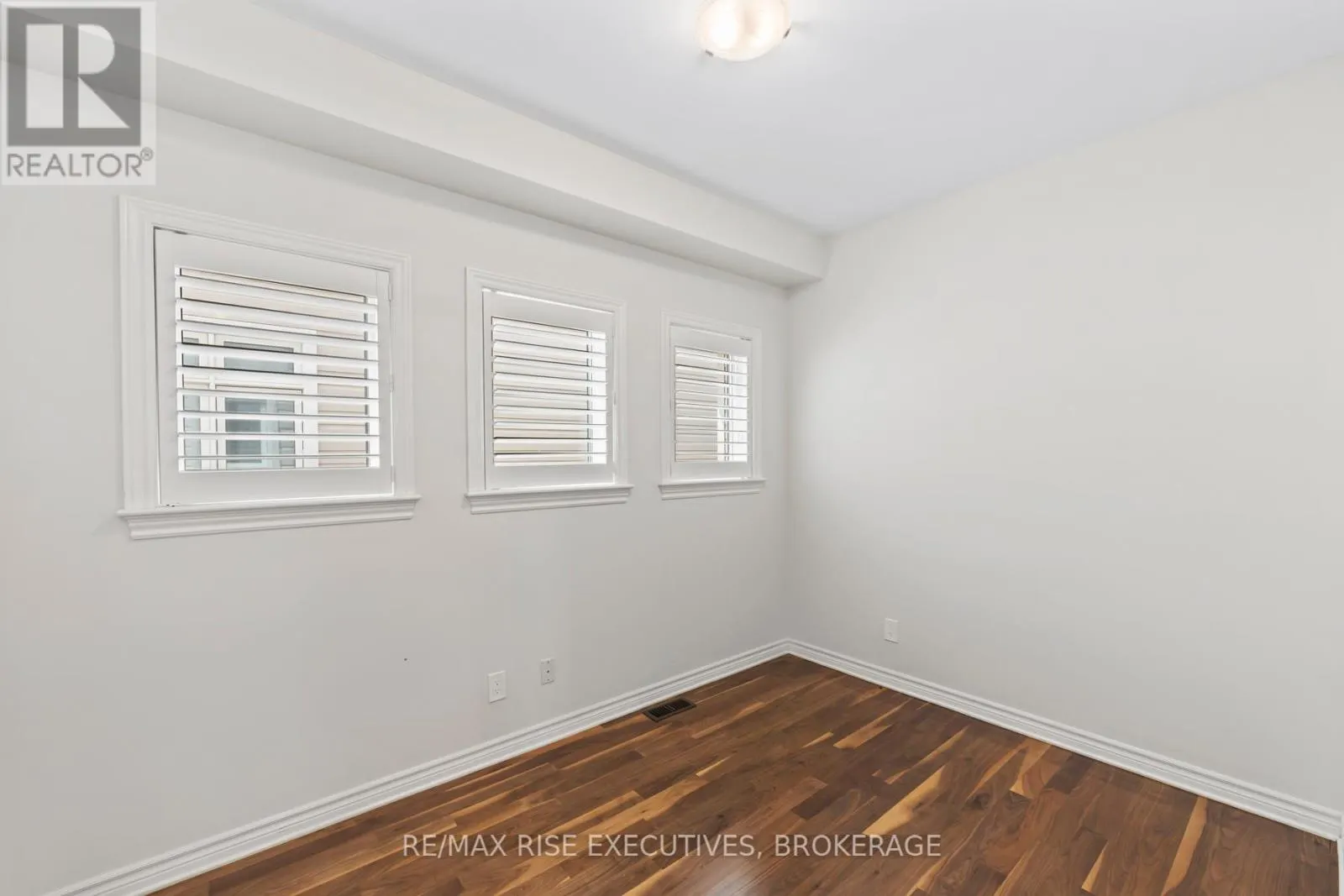648 HALLOWAY DRIVE