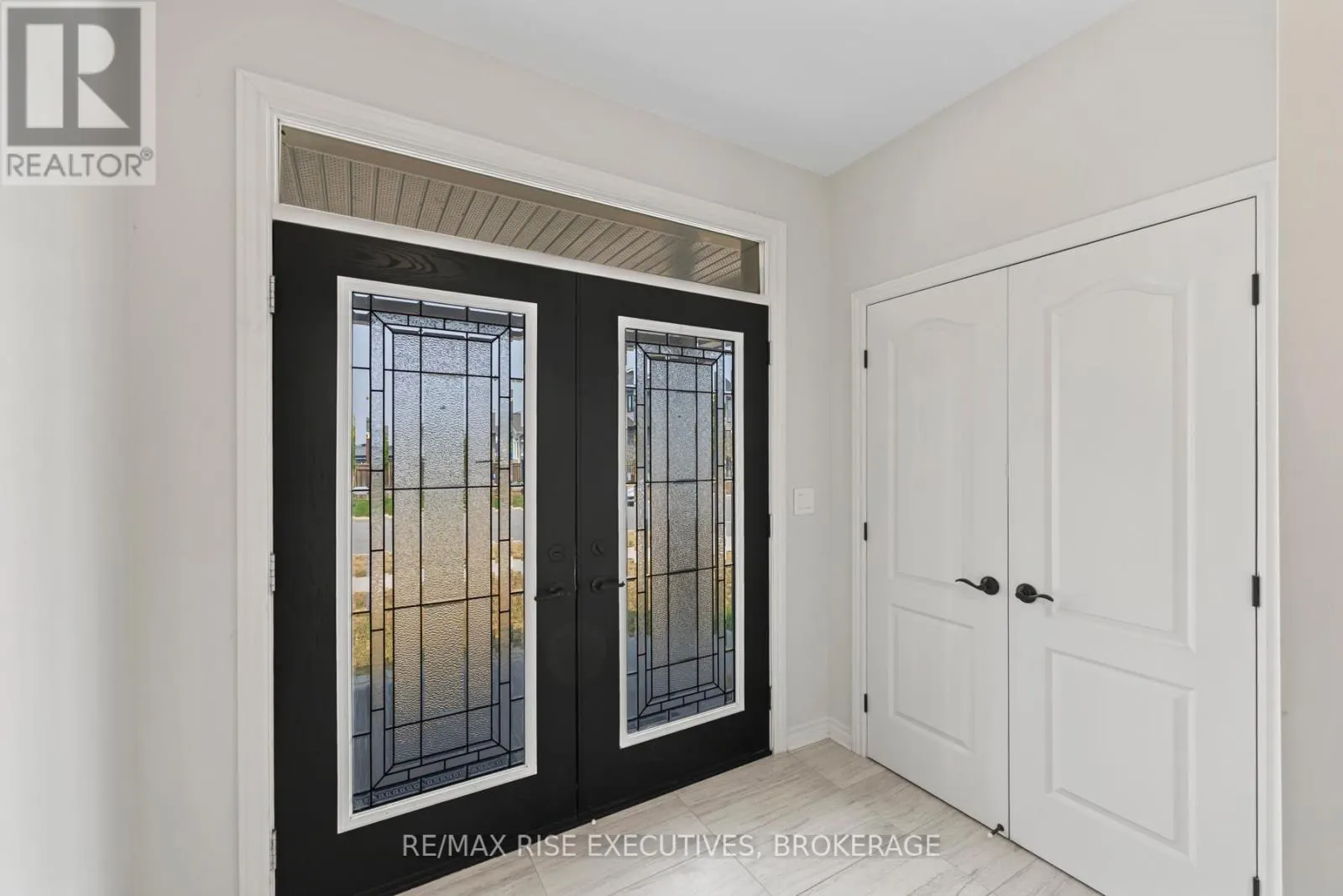 648 HALLOWAY DRIVE