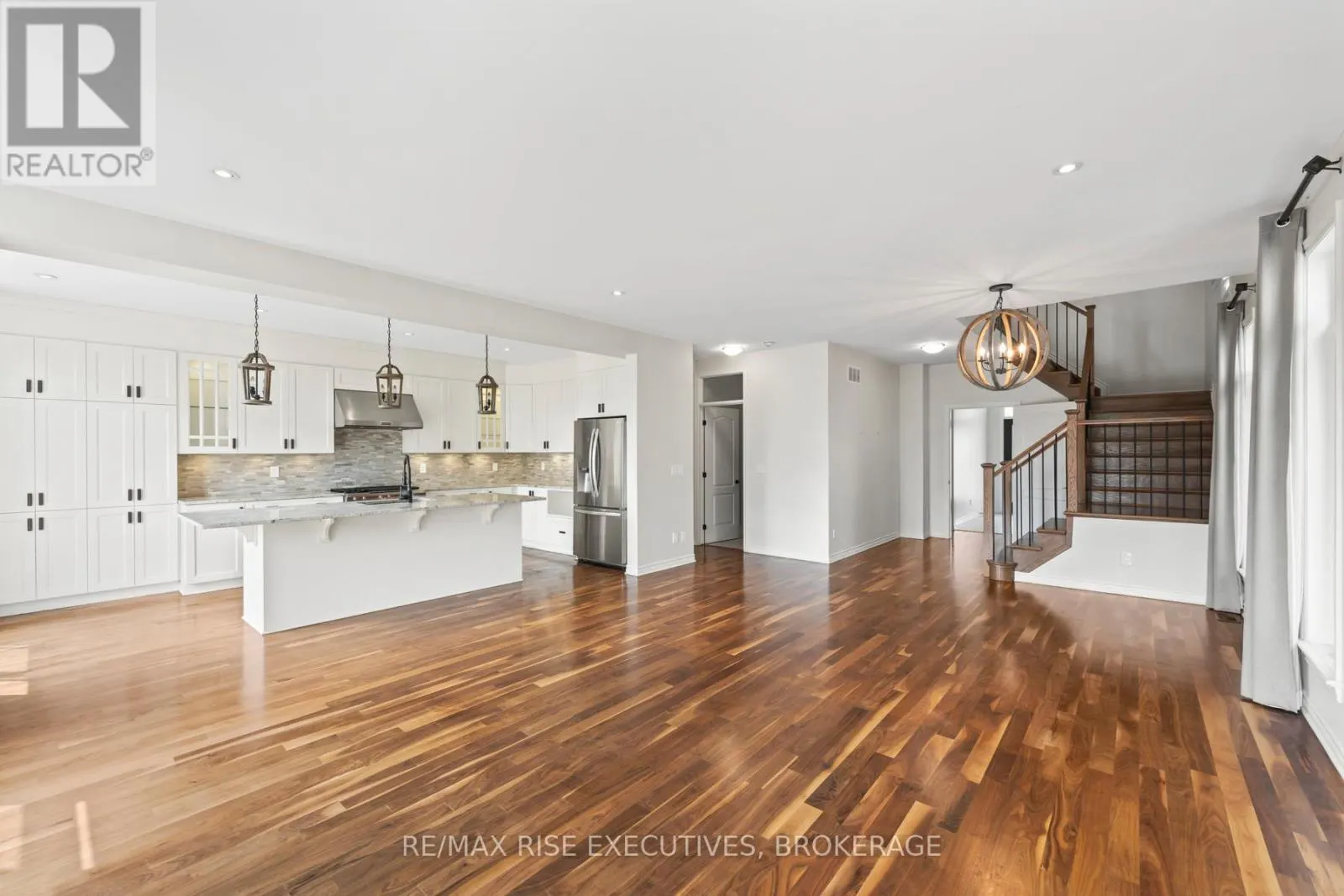 648 HALLOWAY DRIVE