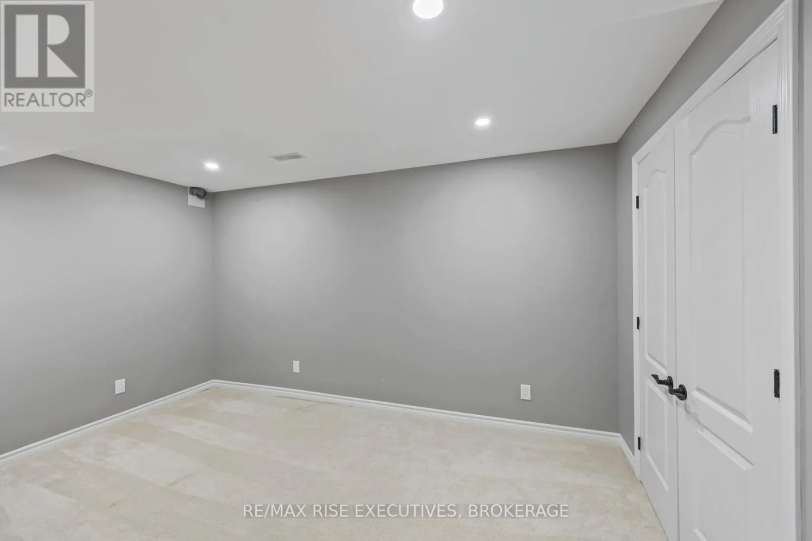 648 HALLOWAY DRIVE
