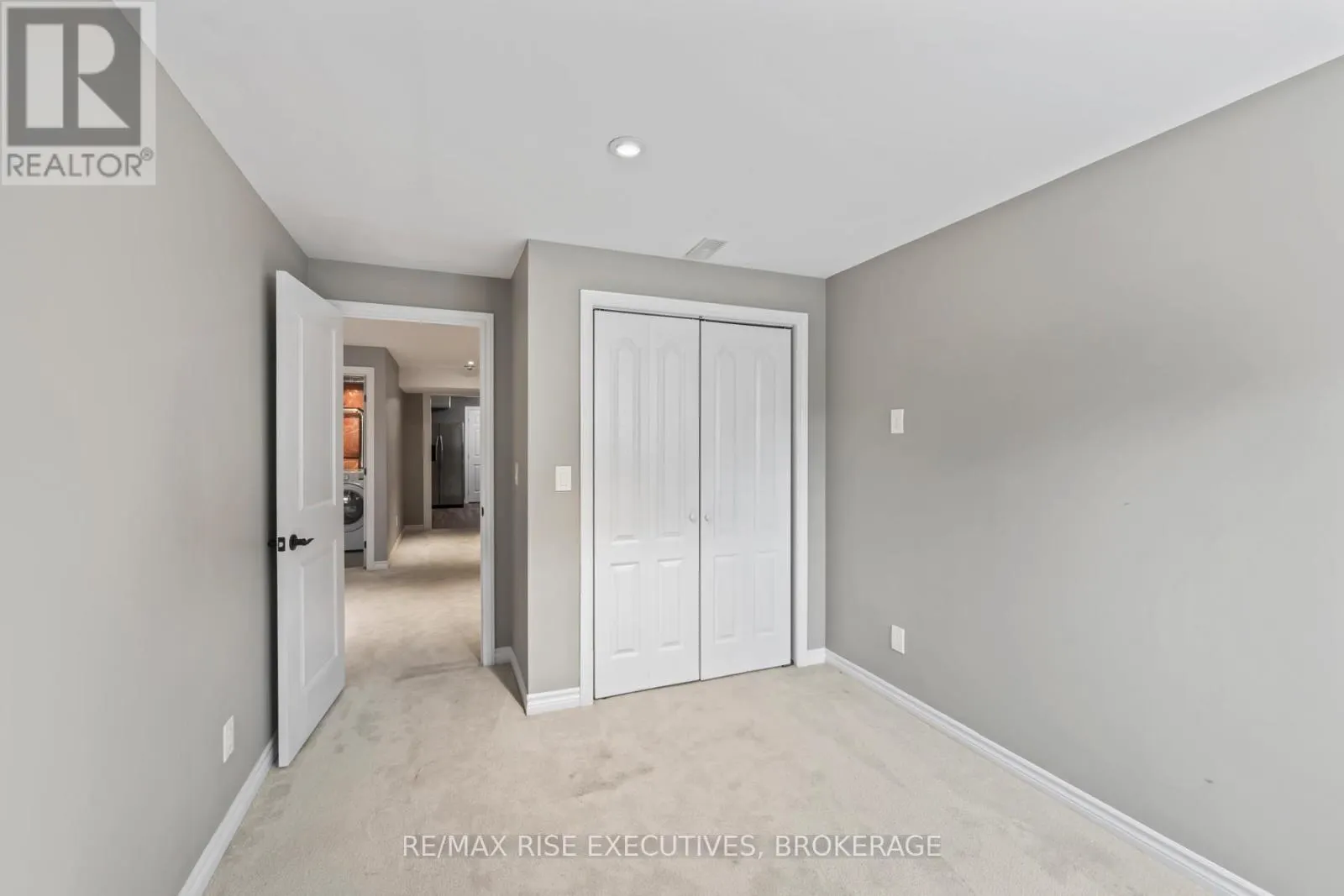 648 HALLOWAY DRIVE