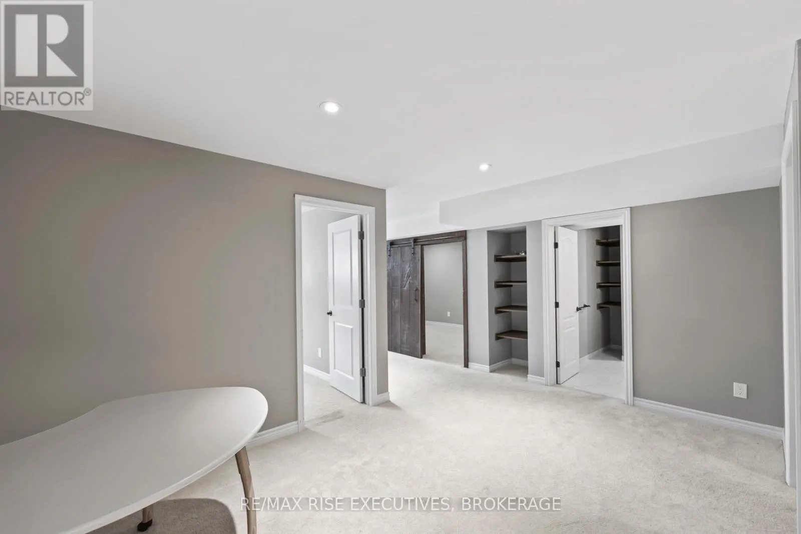 648 HALLOWAY DRIVE