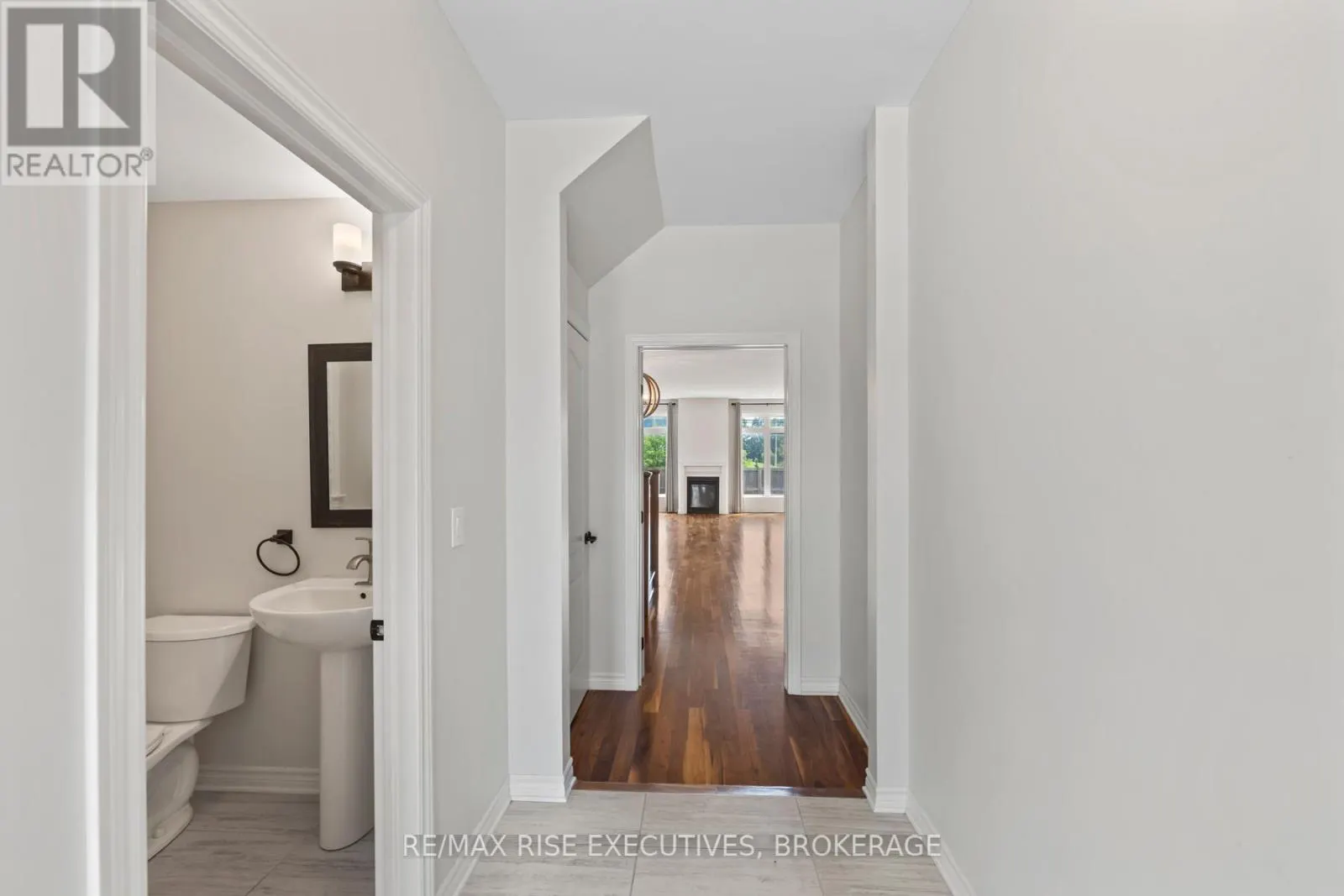 648 HALLOWAY DRIVE