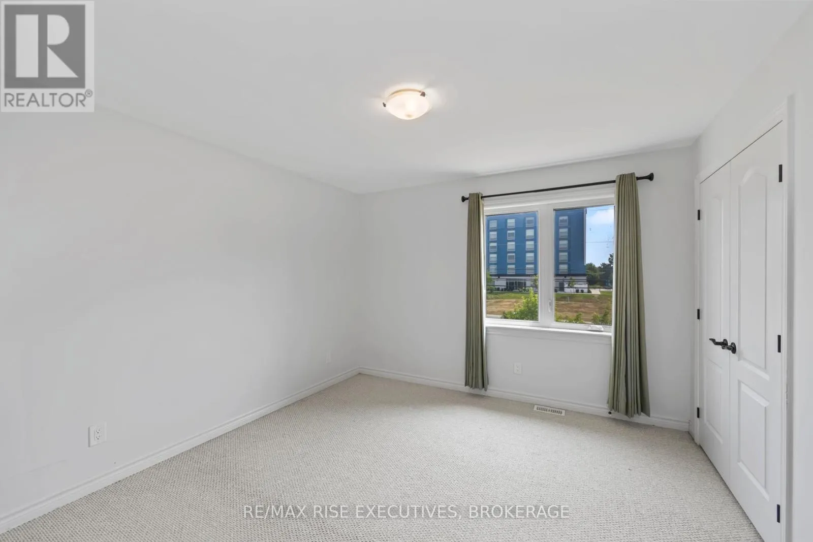648 HALLOWAY DRIVE