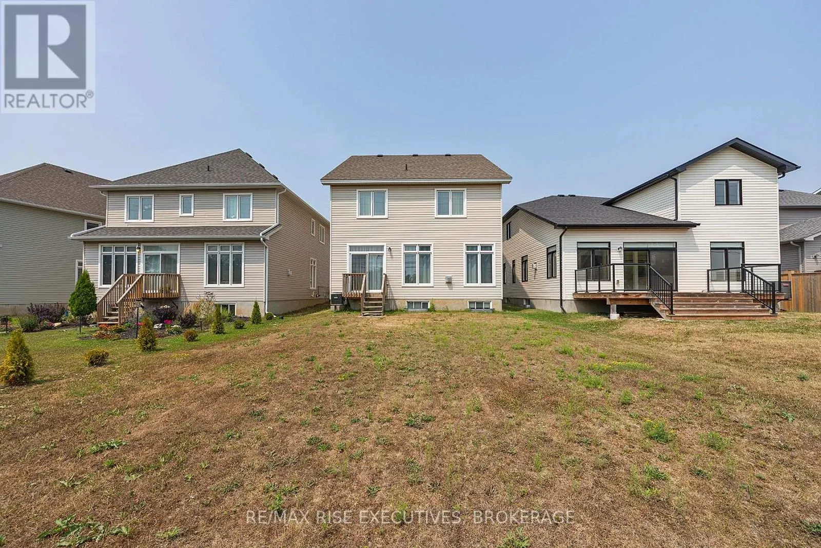 648 HALLOWAY DRIVE