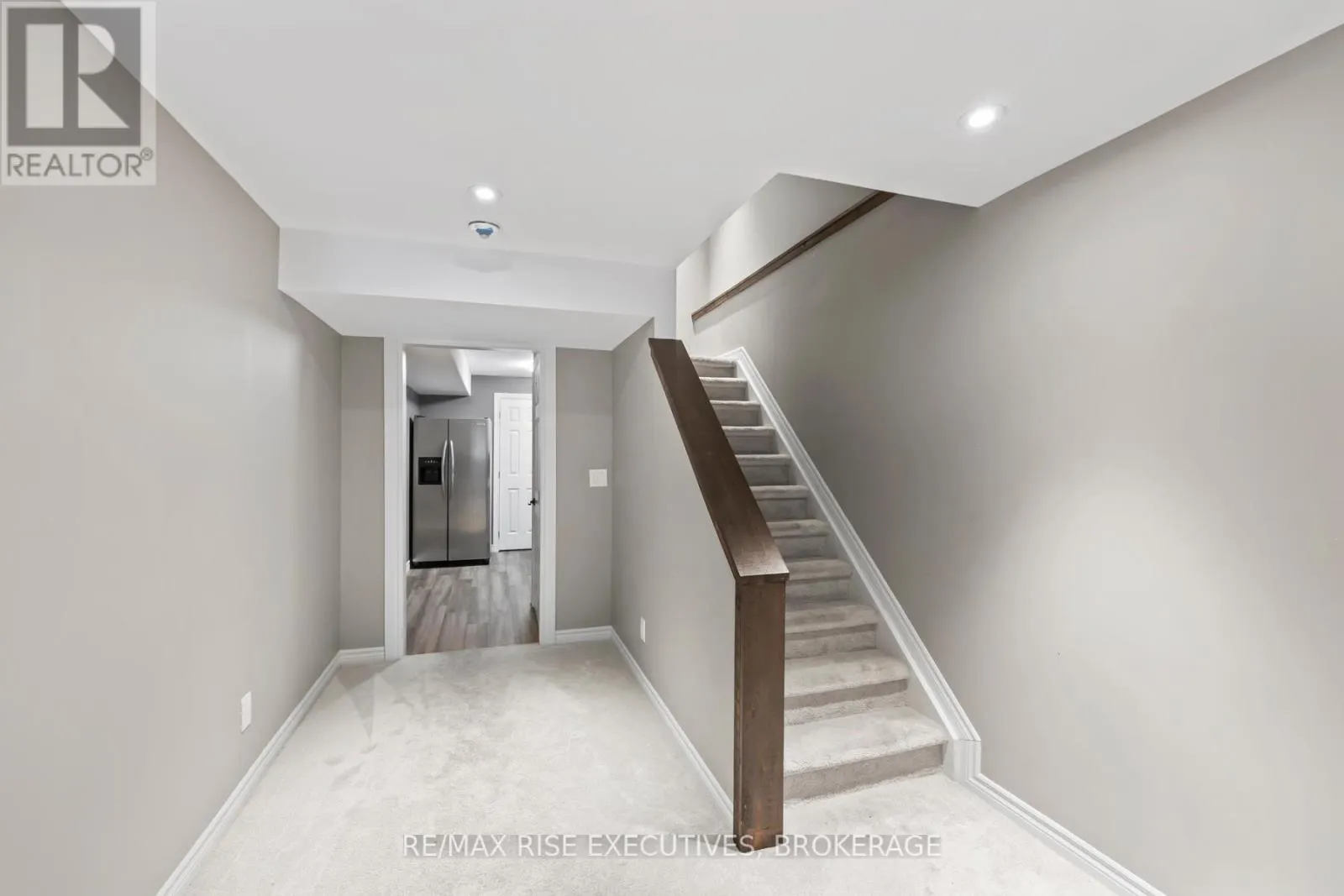 648 HALLOWAY DRIVE