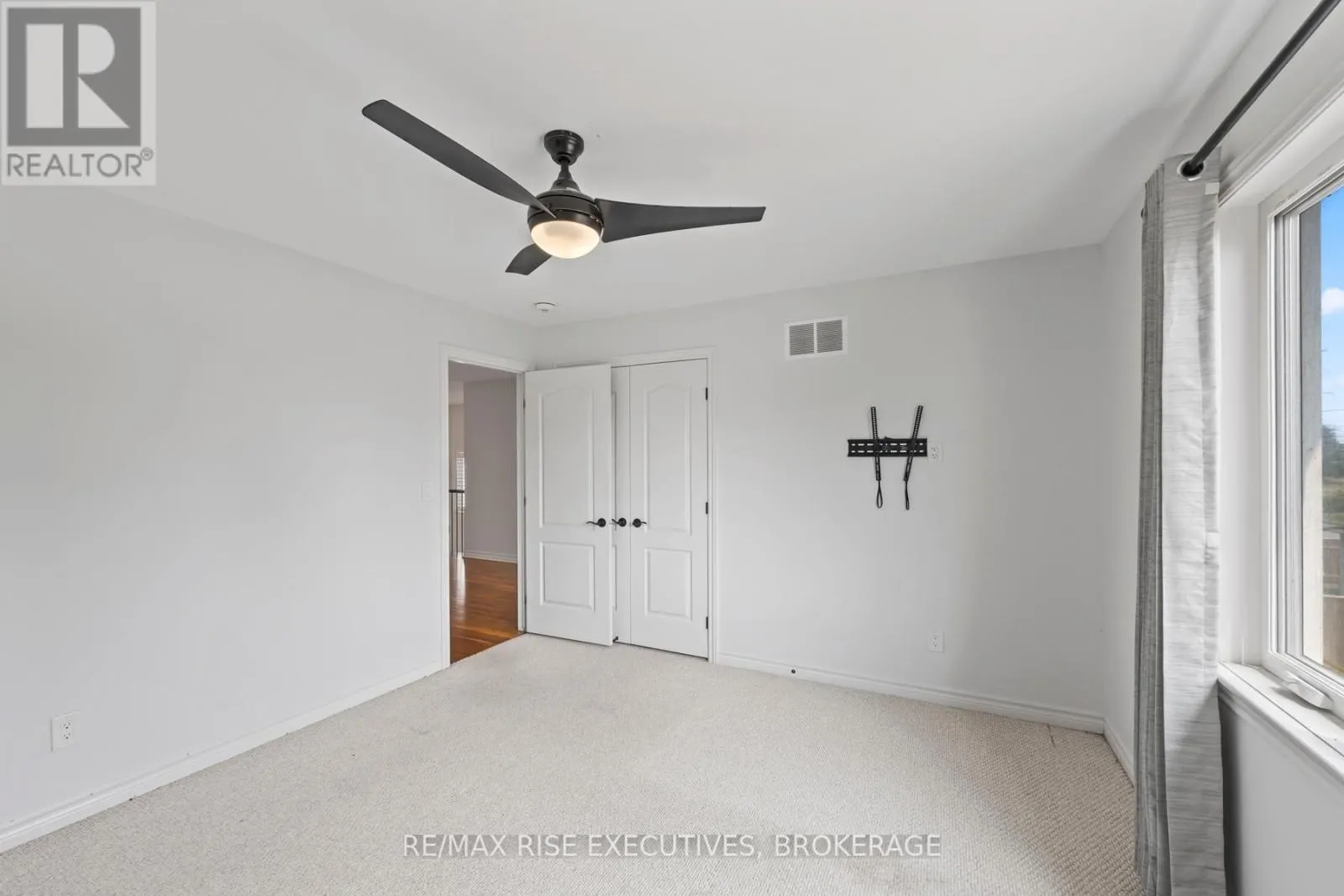 648 HALLOWAY DRIVE