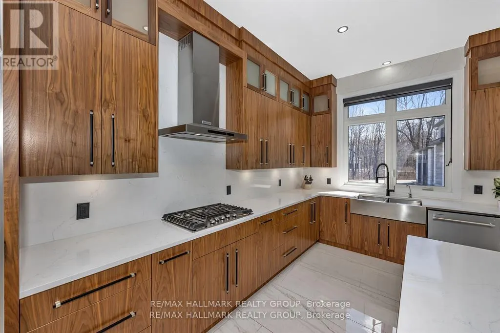 595 SHOREWAY DRIVE