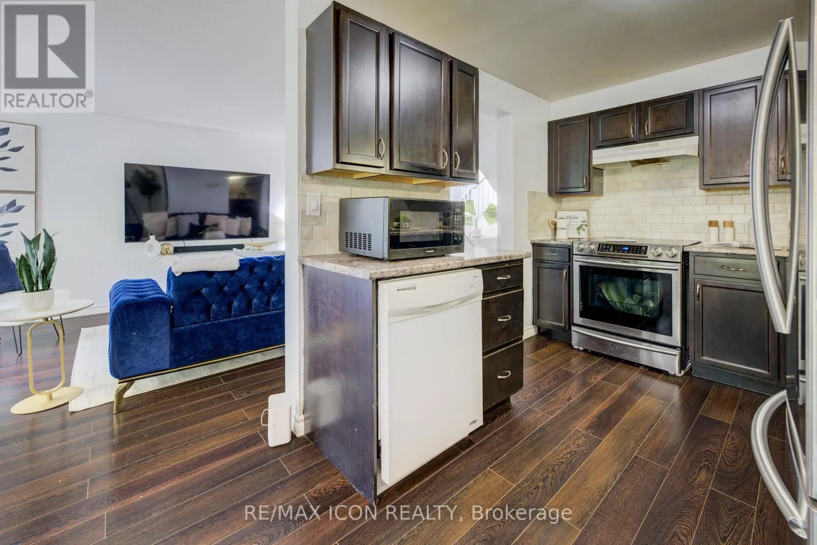 37 - 54 GREEN VALLEY DRIVE